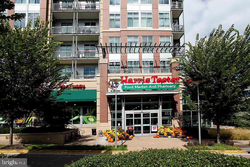 FOUNTAINS AT MCLEAN - Residential Lease