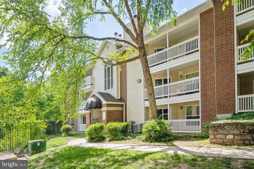 Great 1br/1ba ground level condo at the Fountains at McLean in the center of Tysons Corner. Walk to Harris Teeter and near two metro stops. Wonderful patio! The community has a clubhouse with a gym and outside pool. Pets case by case with $500 deposit. No smoking in home. NONREFUNDALBE APP FEE OF $50 per adult app fee/all adults must apply and be on lease.  Available 06/07/2025. 1 month security deposit.

Pictures from before current tenant.

All adults must apply and be on lease 
NONREFUNDABLE APP FEE of $50 app/fee per adult. 
Pets case by case with $500 extra deposit. Minimum 1 year lease. 1 month security deposit.
Max 2 incomes to qualify.
Income of 3*monthly rent or higher.
Min credit score of 680 or above.
Good past rental history required.