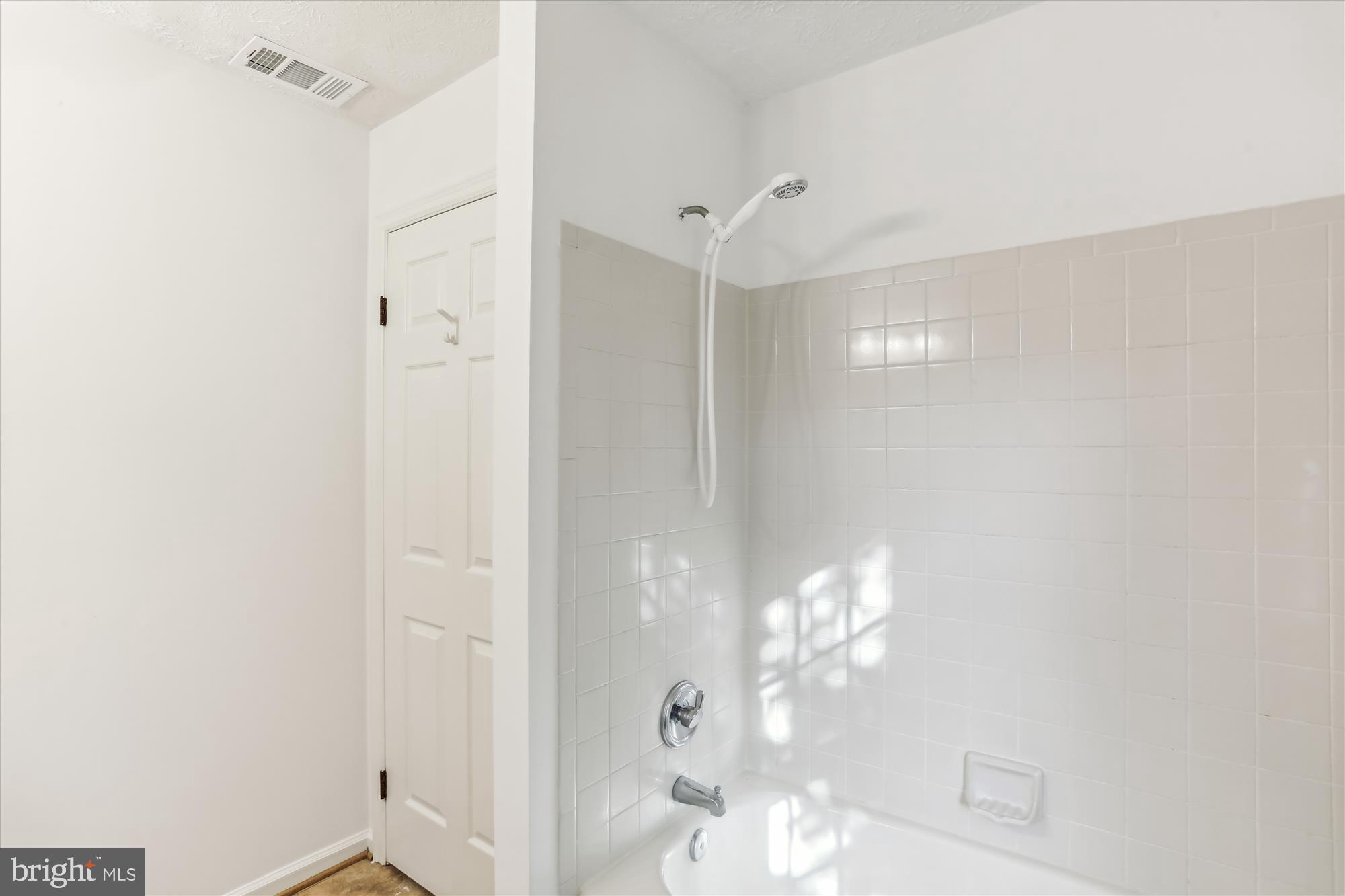 WATERS EDGE AT NORTH LAKE - Residential