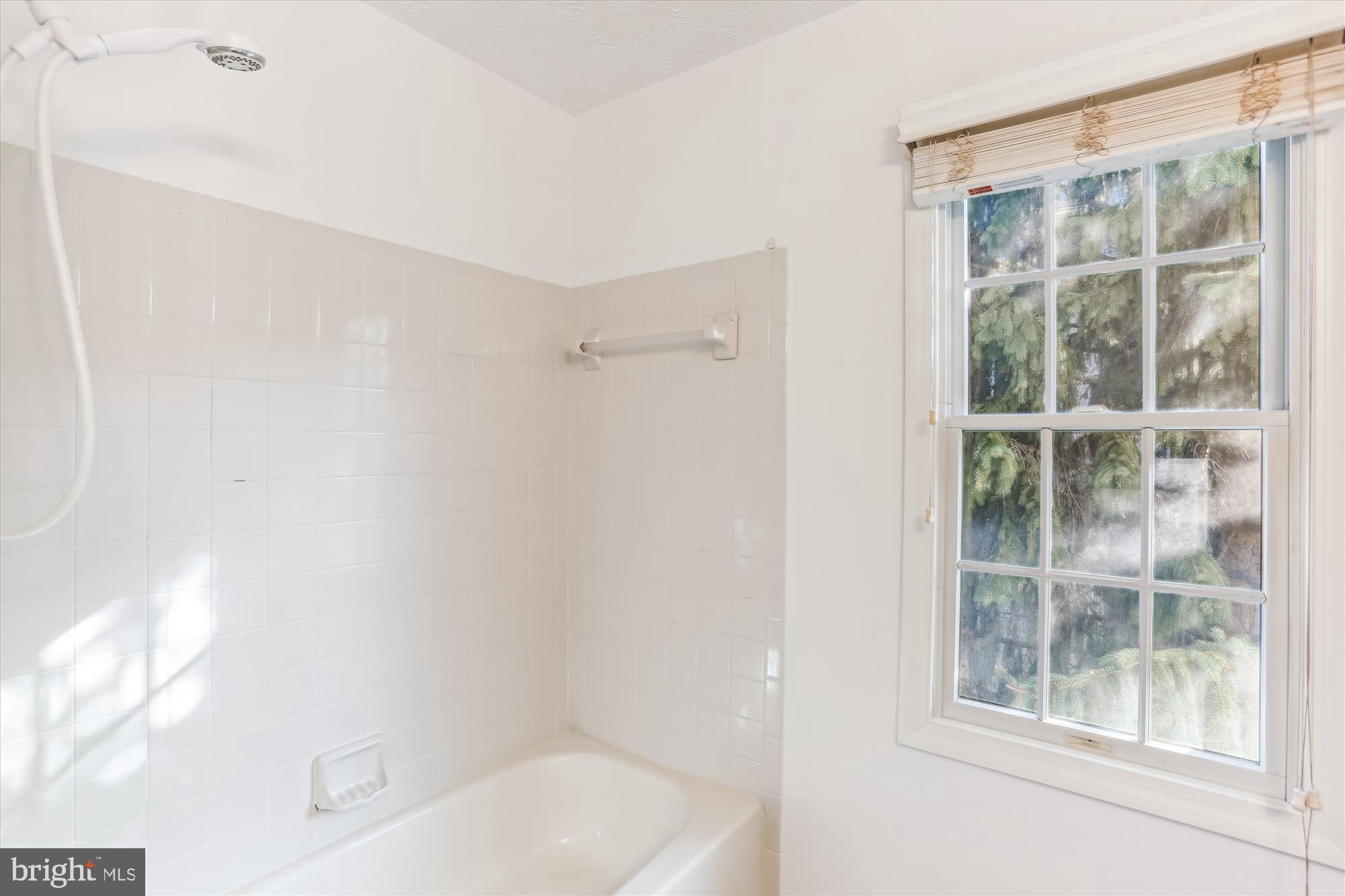 WATERS EDGE AT NORTH LAKE - Residential