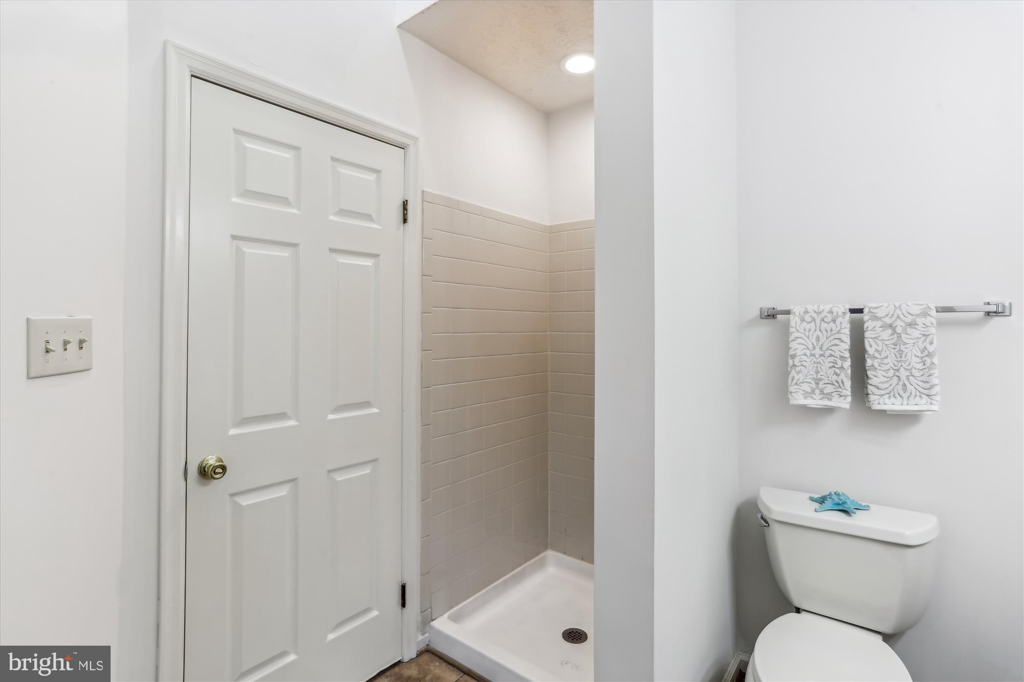 WATERS EDGE AT NORTH LAKE - Residential