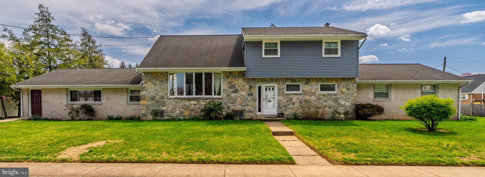 270 ELIZABETH STREET