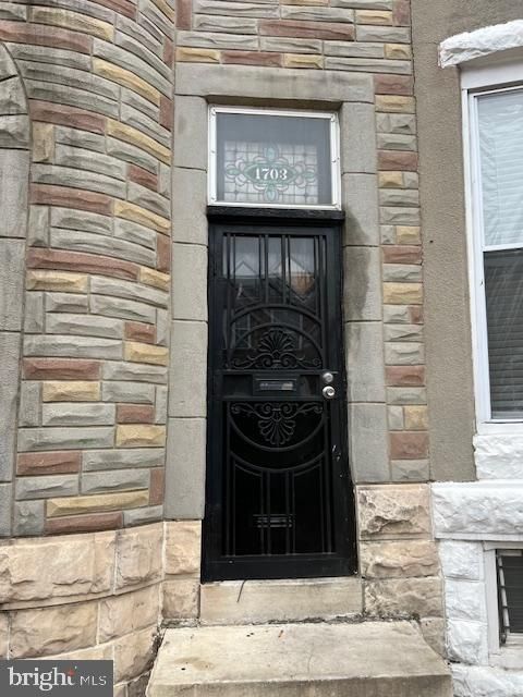 Townhouse For Sale - 1703 E Lafayette Avenue<br/> BALTIMORE, MD 21213
