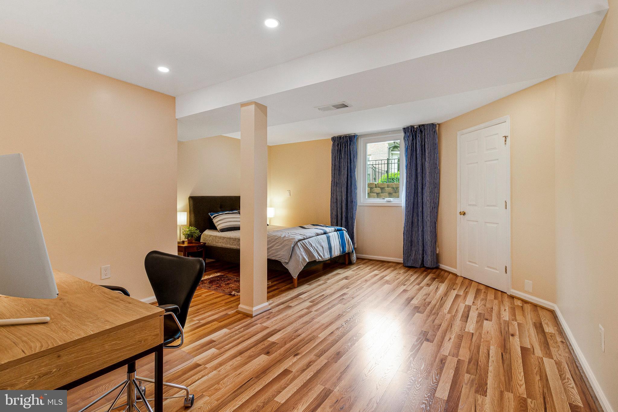 FALCONHURST - Residential