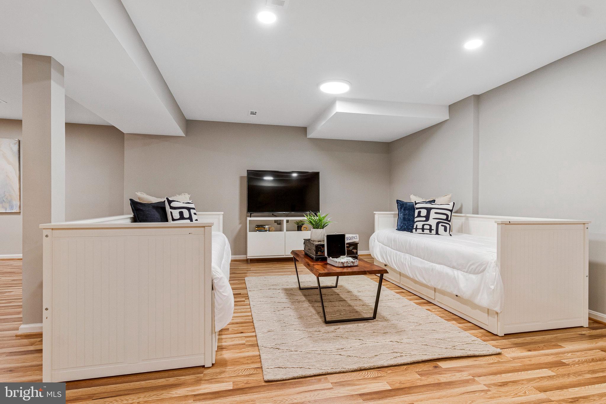 FALCONHURST - Residential