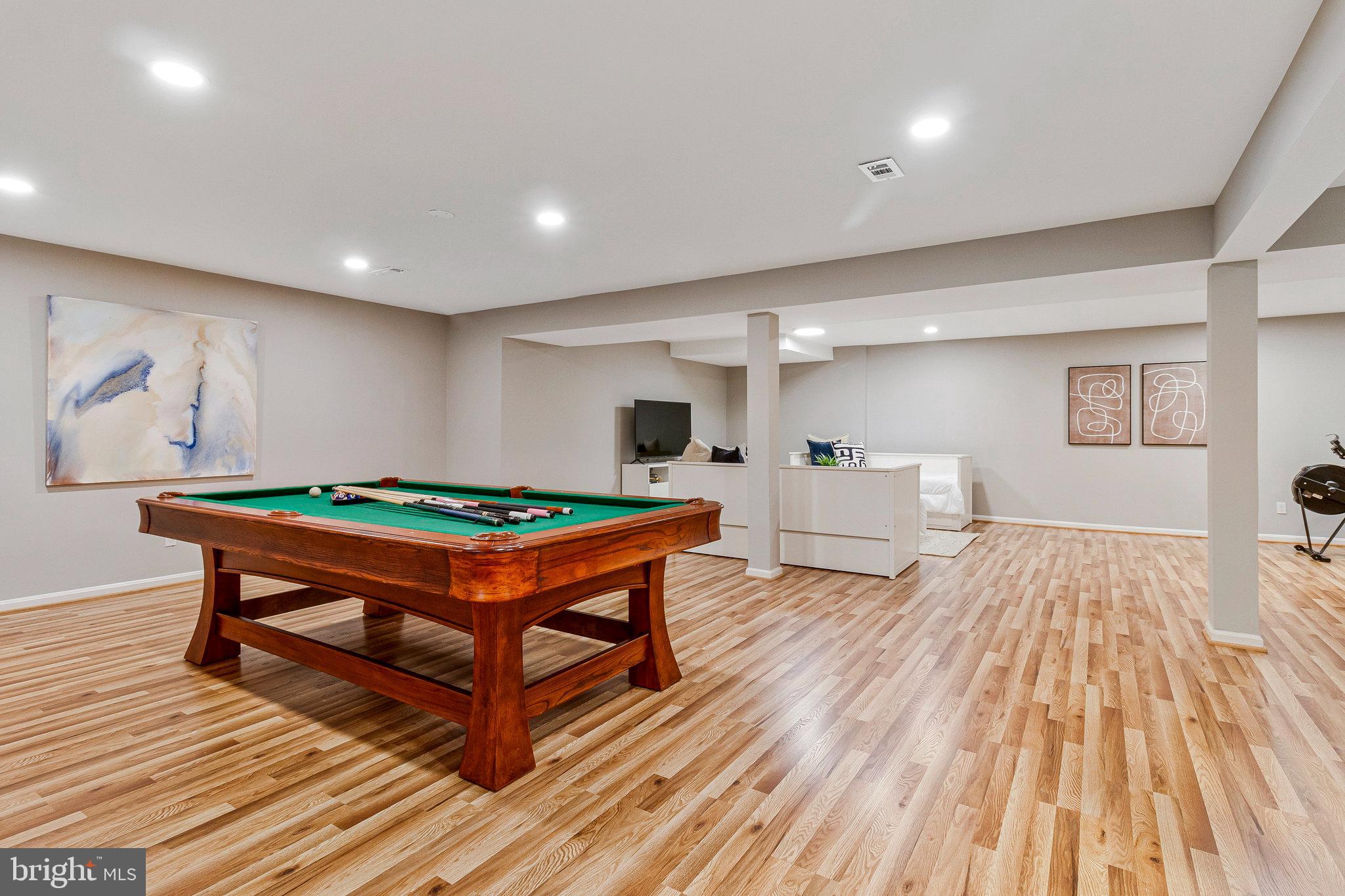 FALCONHURST - Residential