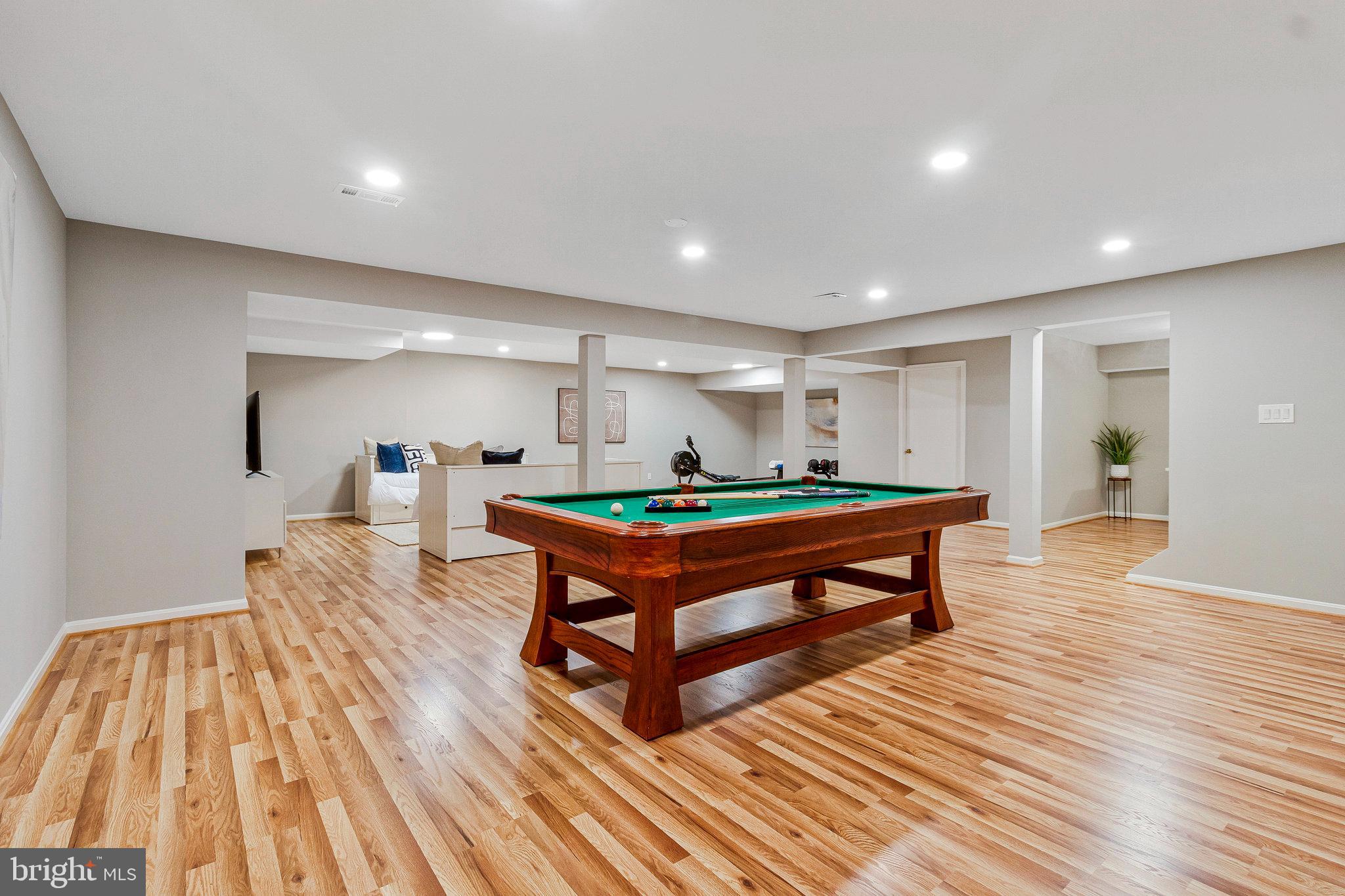 FALCONHURST - Residential