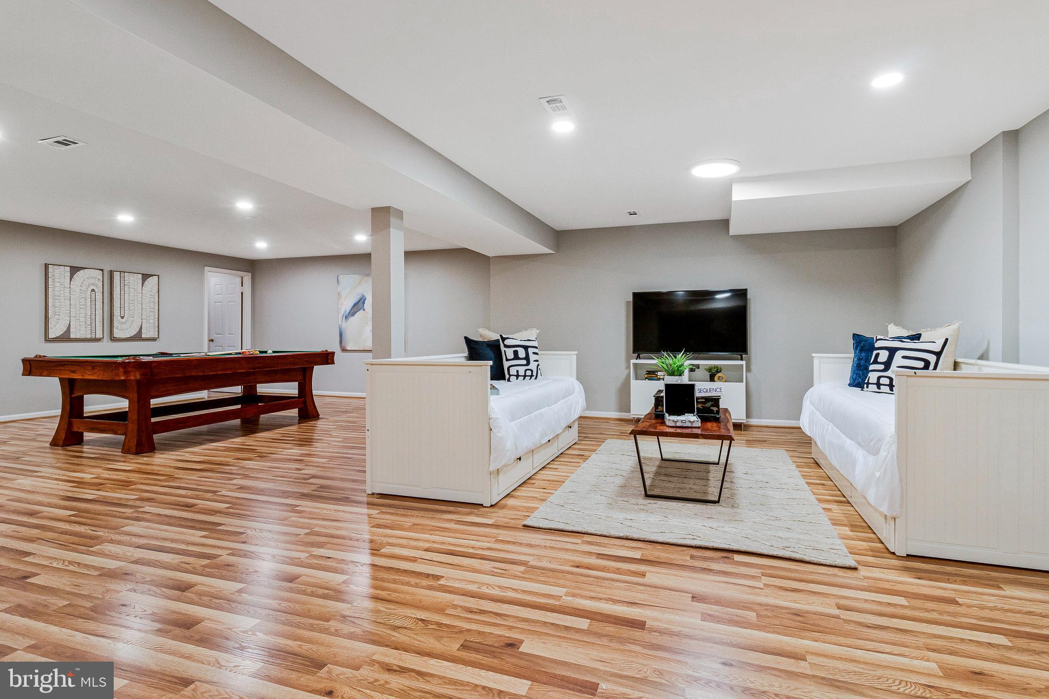 FALCONHURST - Residential