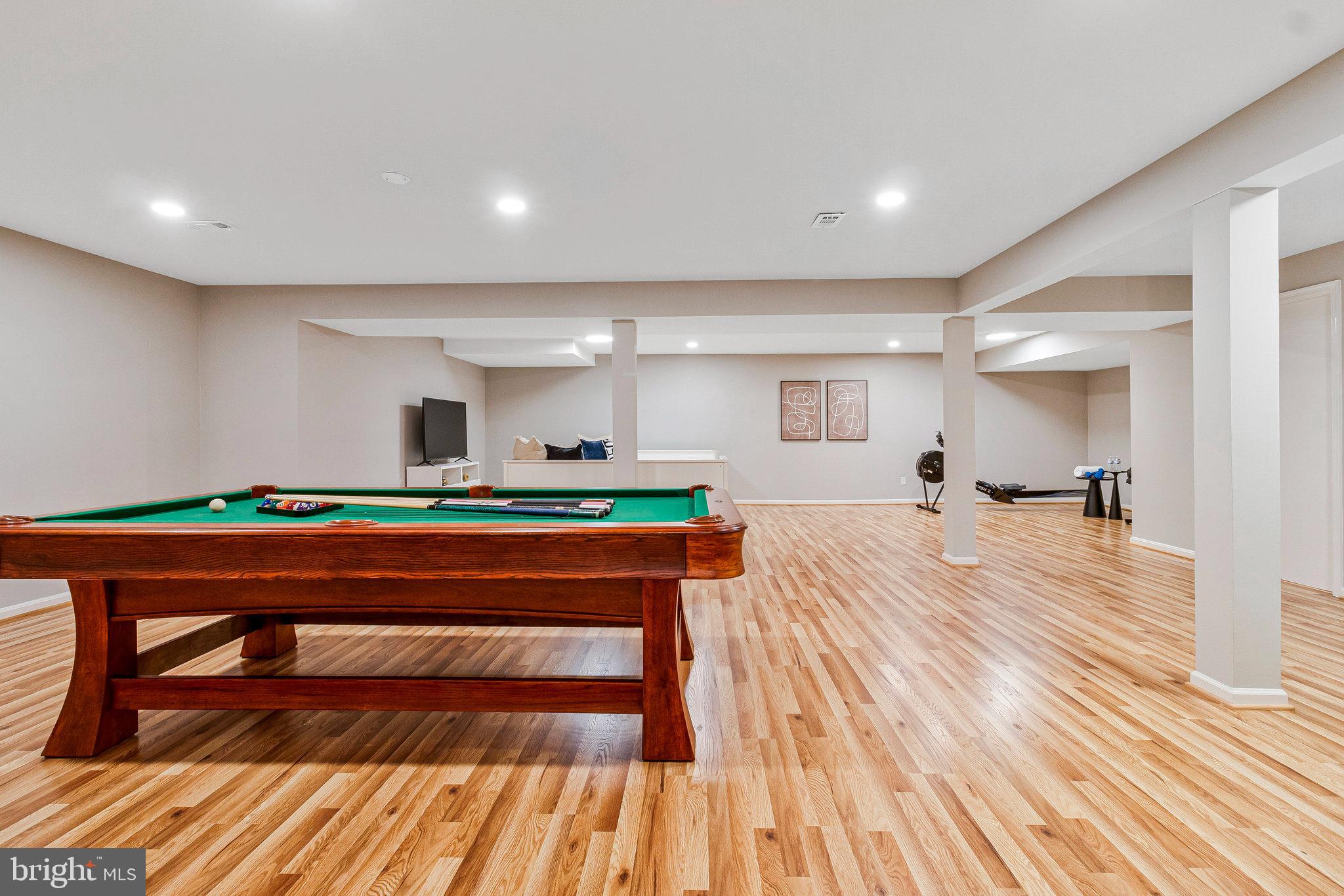 FALCONHURST - Residential