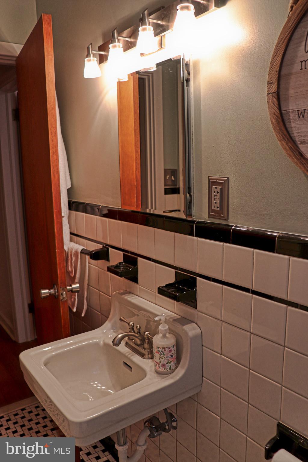 LENKER MANOR - Residential