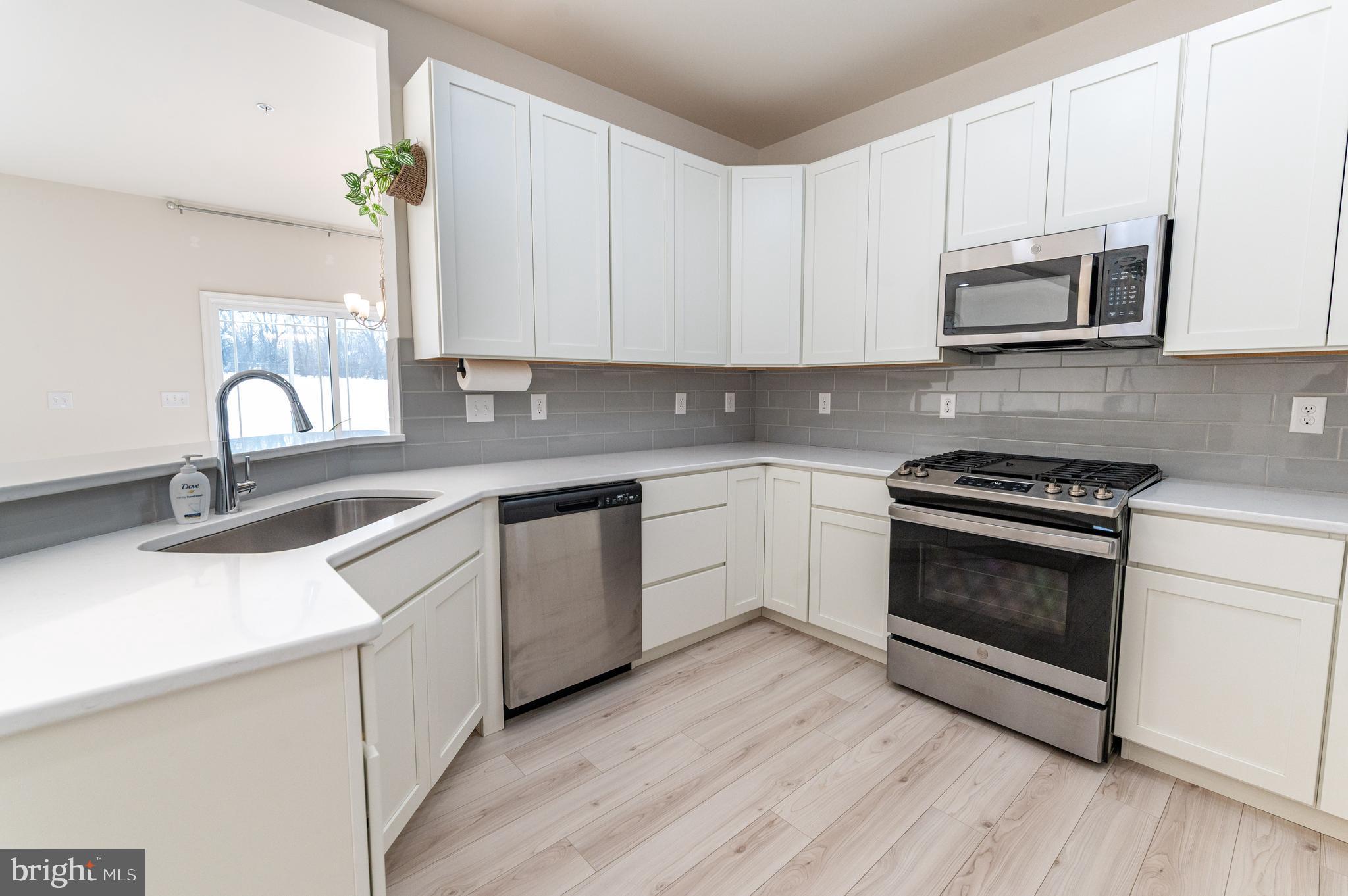 LAUREL FIELD - Residential