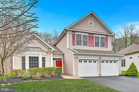 32 Edgemere Drive, Kendall Park, NJ MLS: NJMX2008932