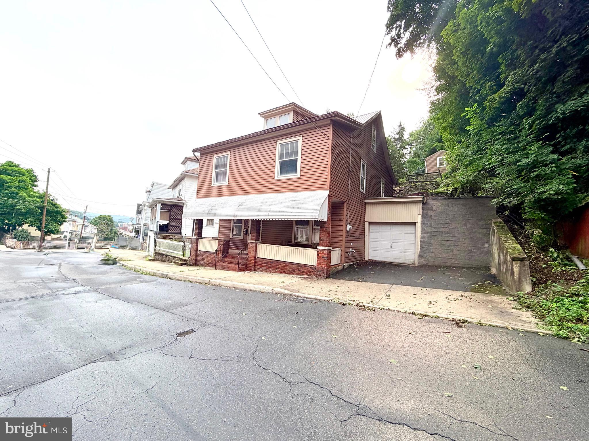 405 LAUREL STREET