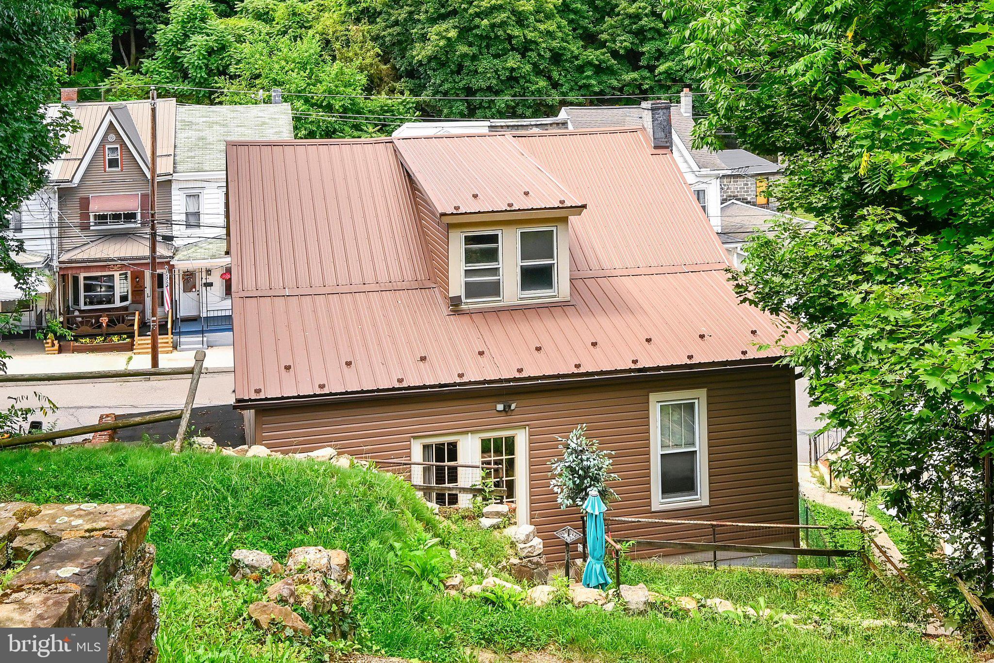 405 LAUREL STREET