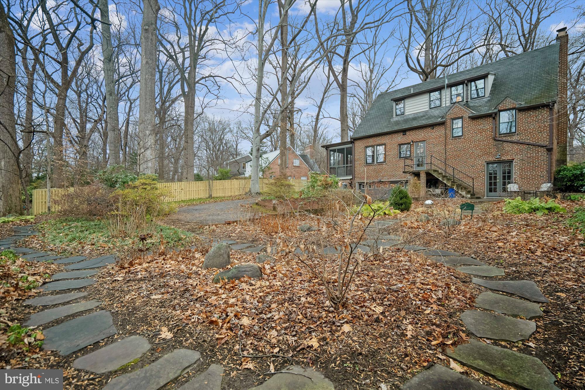 SEVEN OAKS - Residential