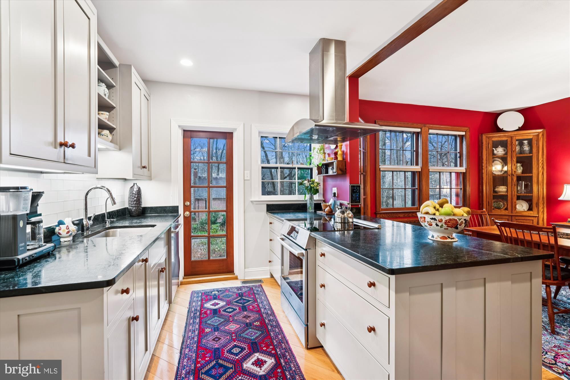 SEVEN OAKS - Residential