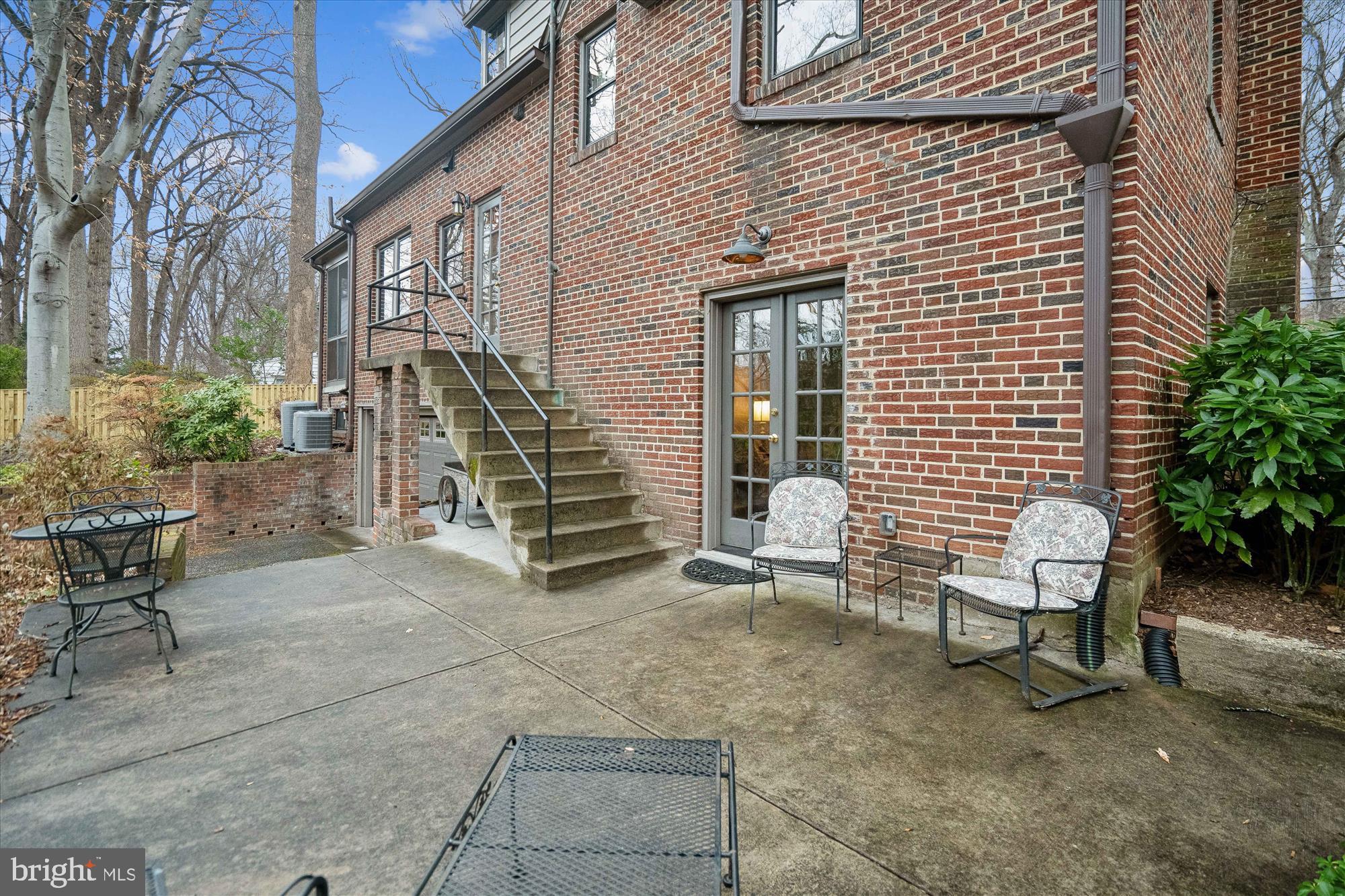 SEVEN OAKS - Residential