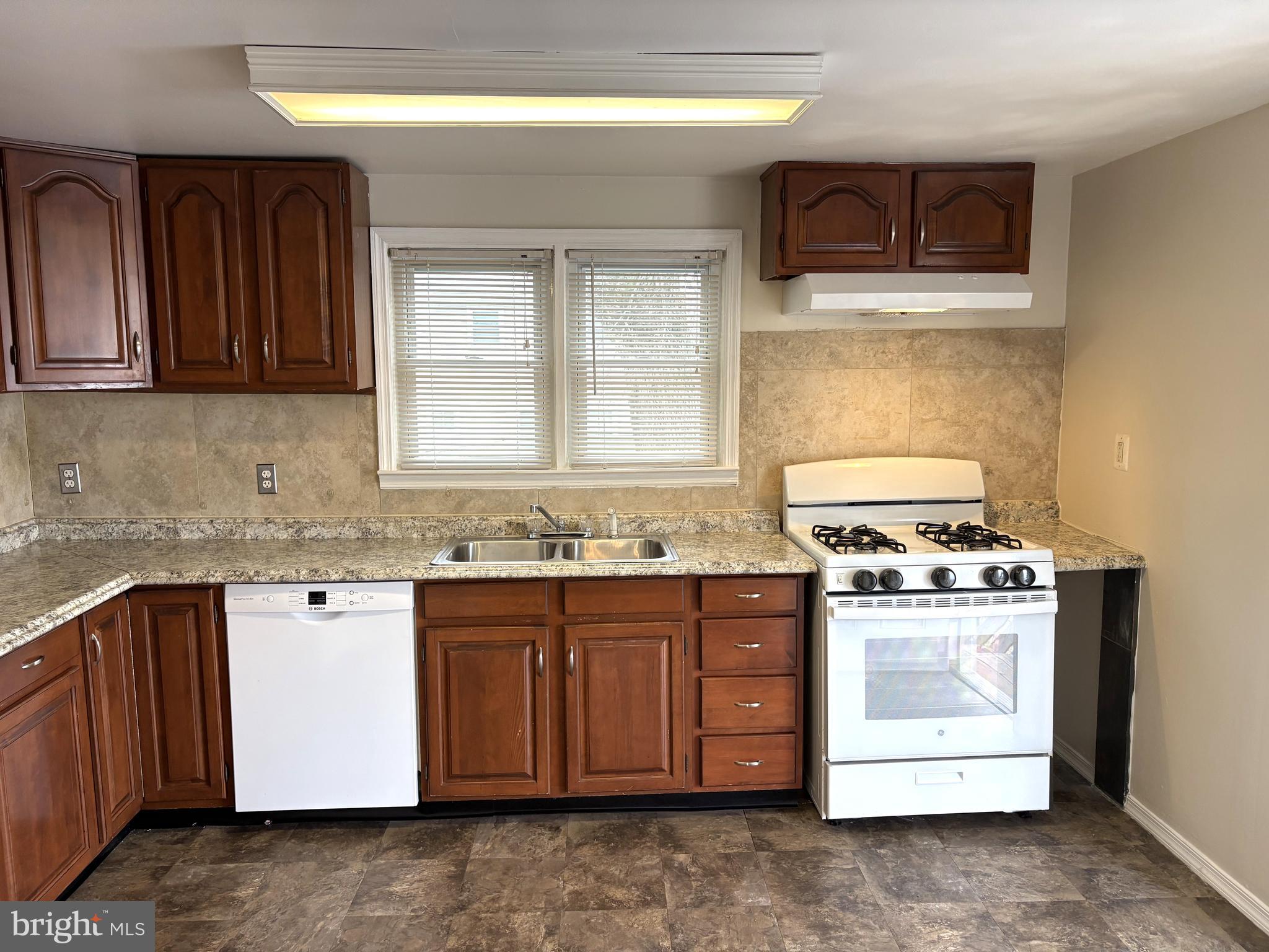 MARLEY PARK BEACH - Residential Lease