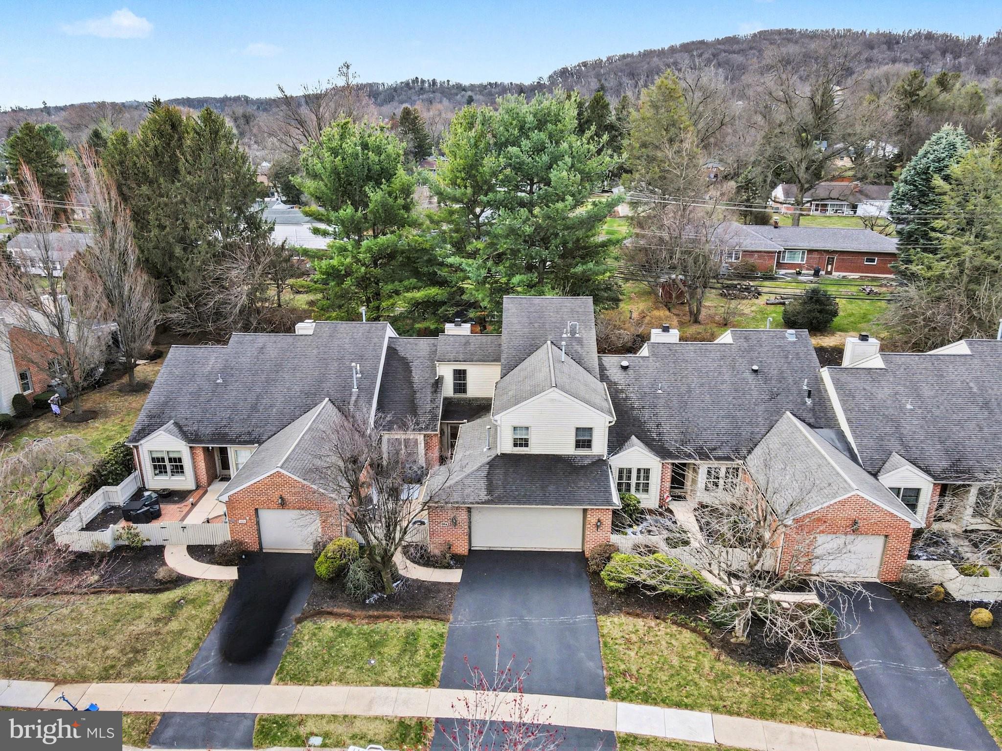 CAMBRIDGE COMMONS - Residential