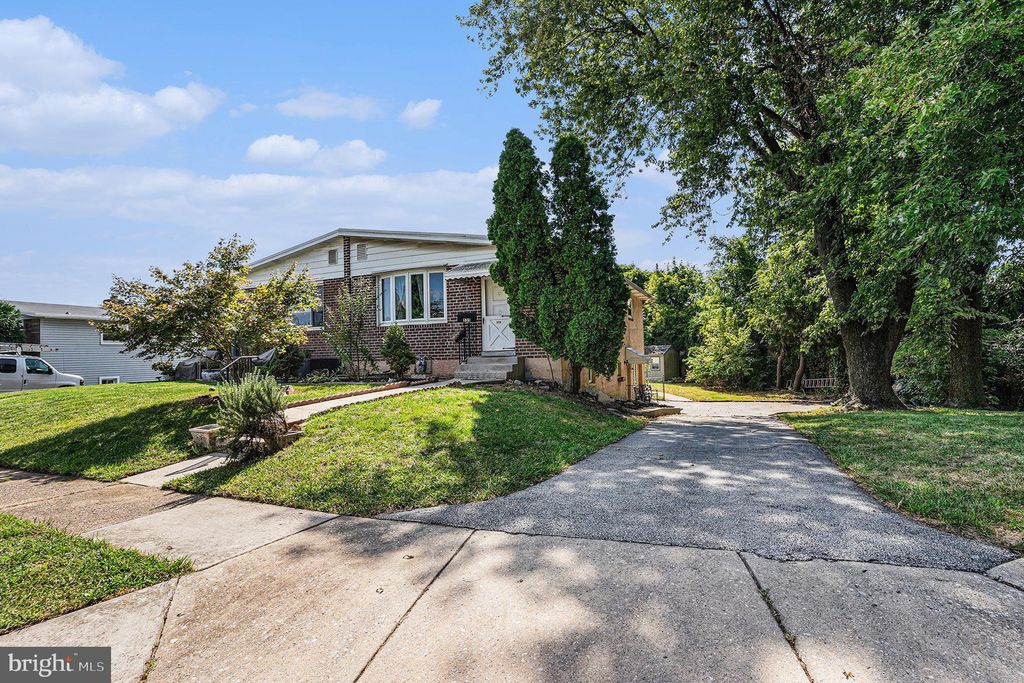 Photo of 535 Palmer Road, CONSHOHOCKEN, PA 19428 (MLS # PAMC2155764)