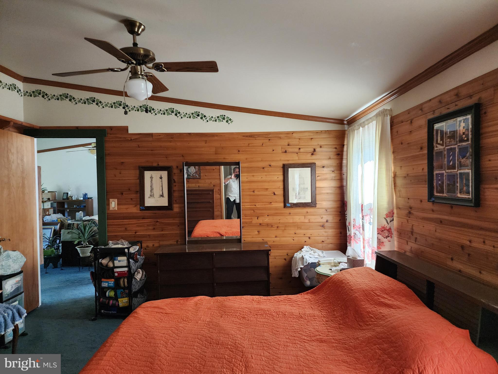 HOLLYWOOD SHORES - Residential