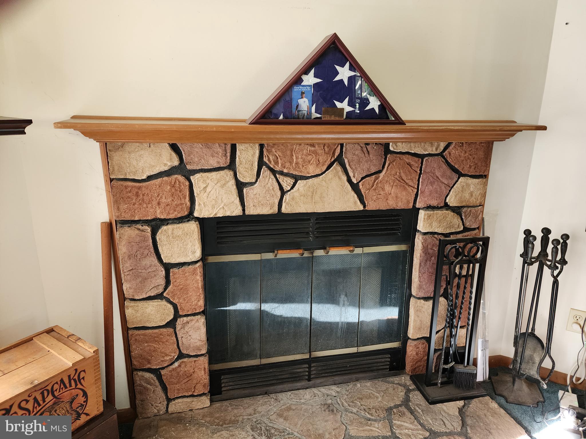 HOLLYWOOD SHORES - Residential