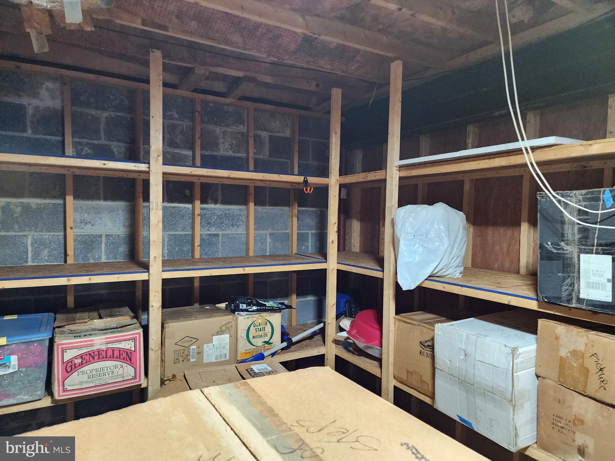 HOLLYWOOD SHORES - Residential