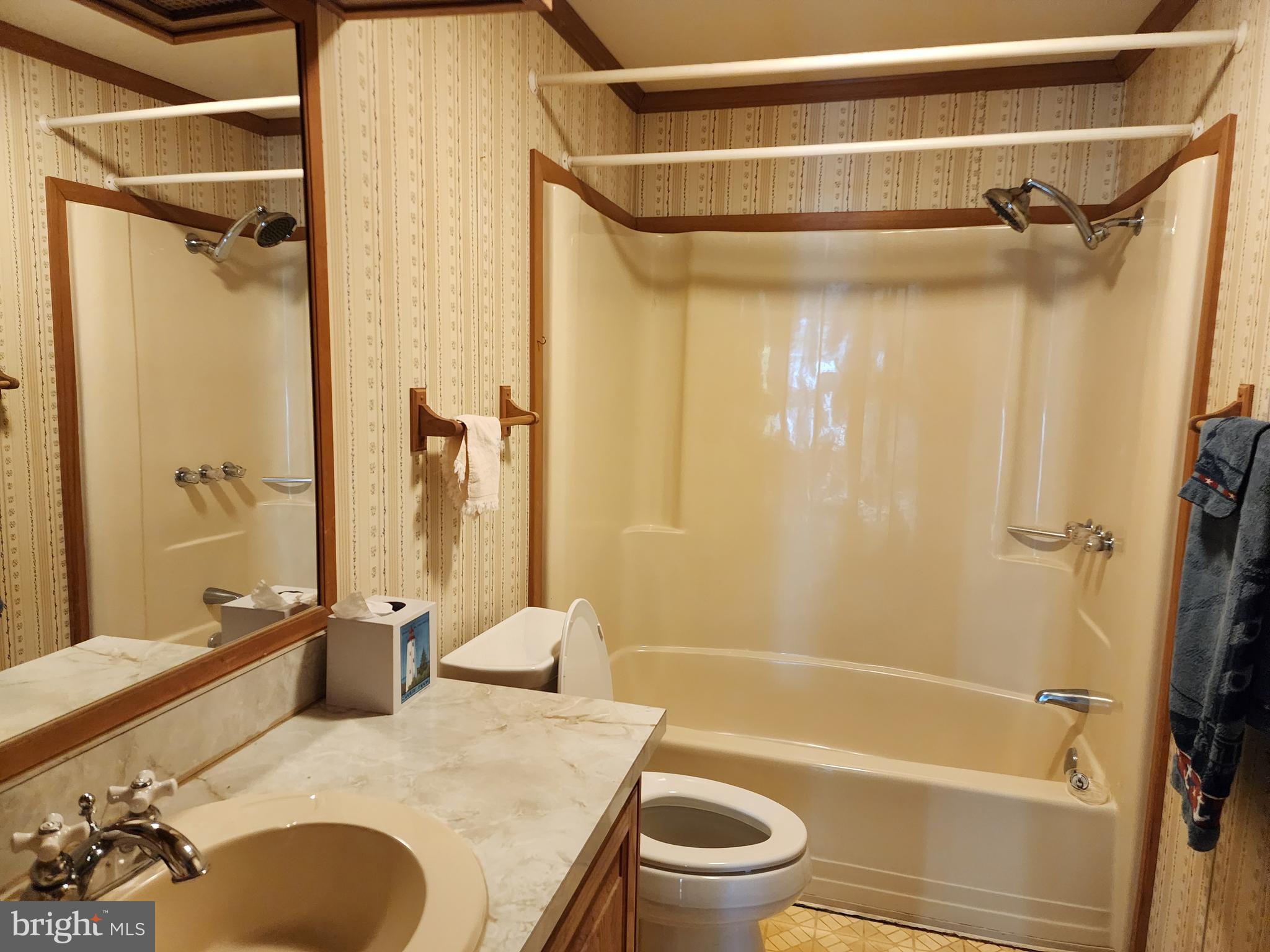 HOLLYWOOD SHORES - Residential