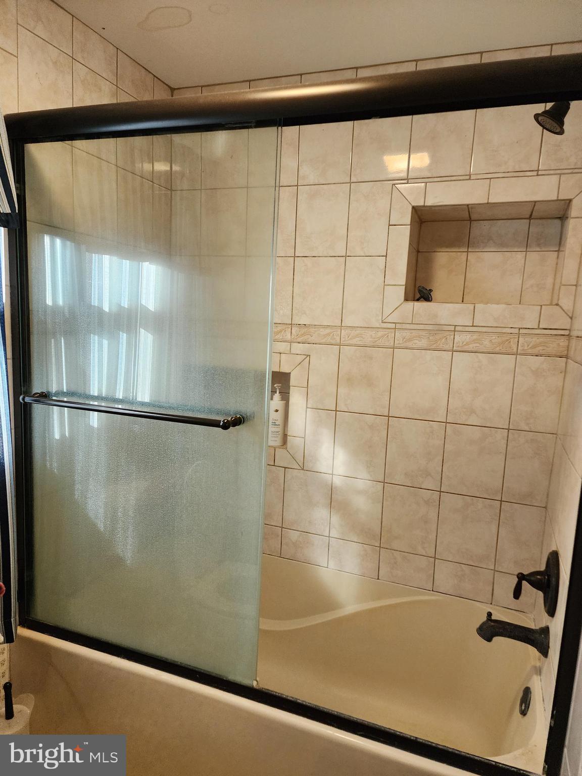 HOLLYWOOD SHORES - Residential