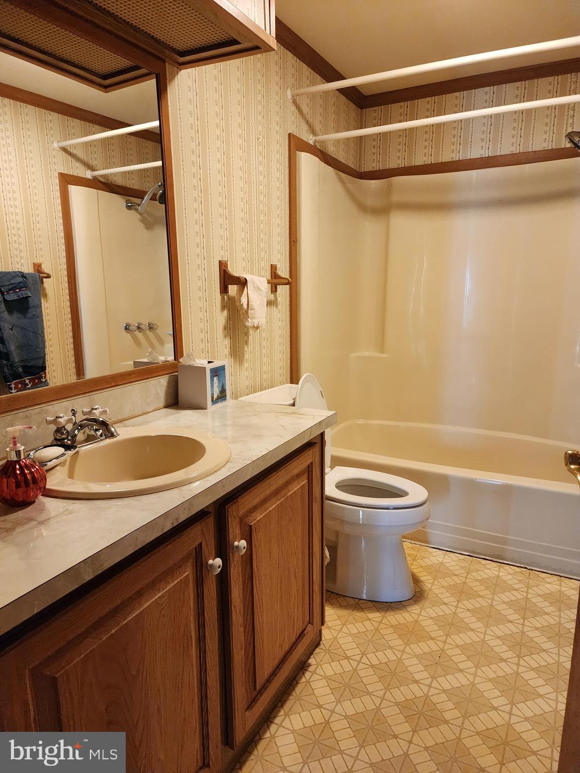 HOLLYWOOD SHORES - Residential