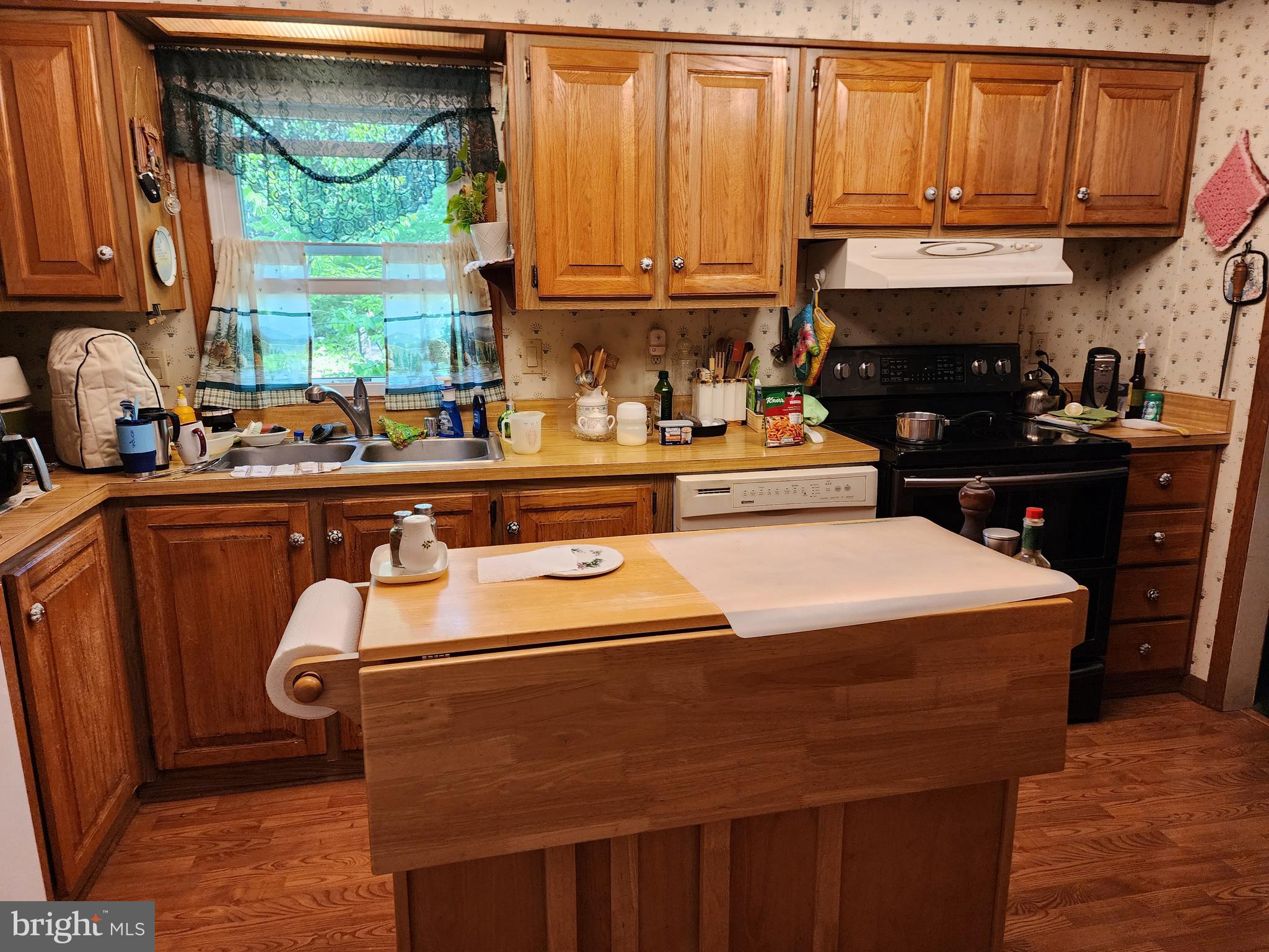 HOLLYWOOD SHORES - Residential