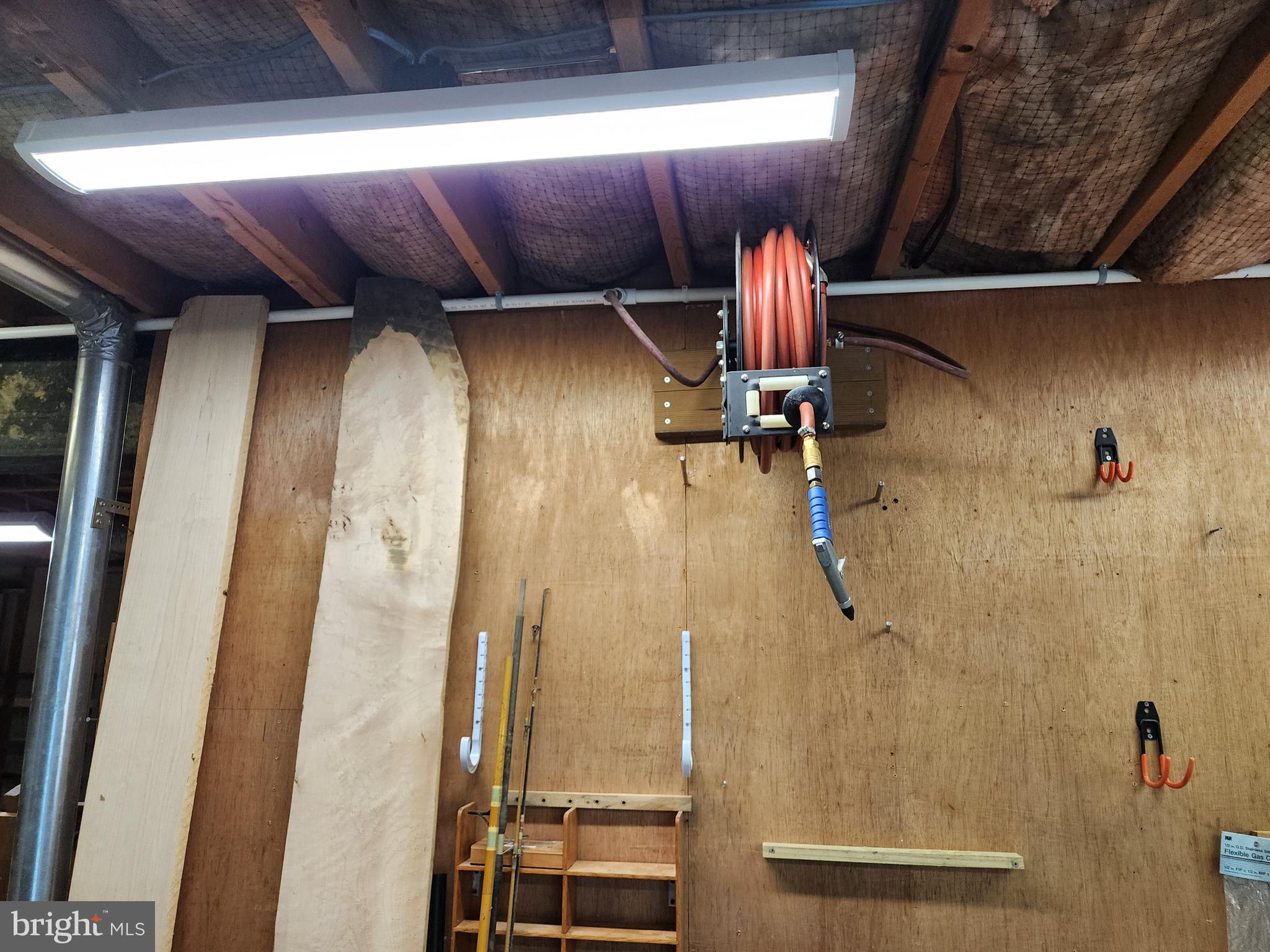 HOLLYWOOD SHORES - Residential