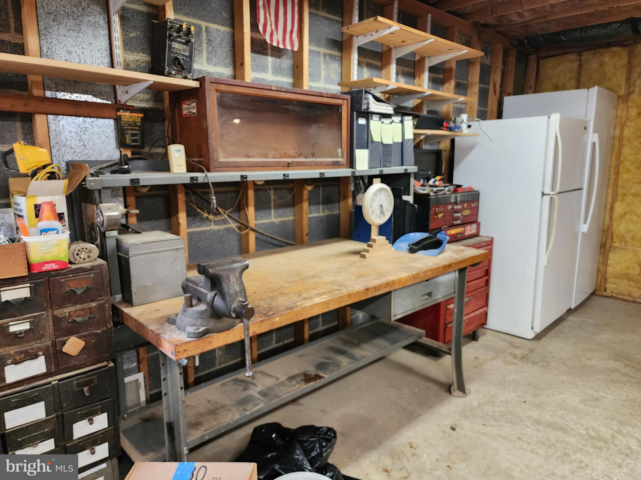 HOLLYWOOD SHORES - Residential