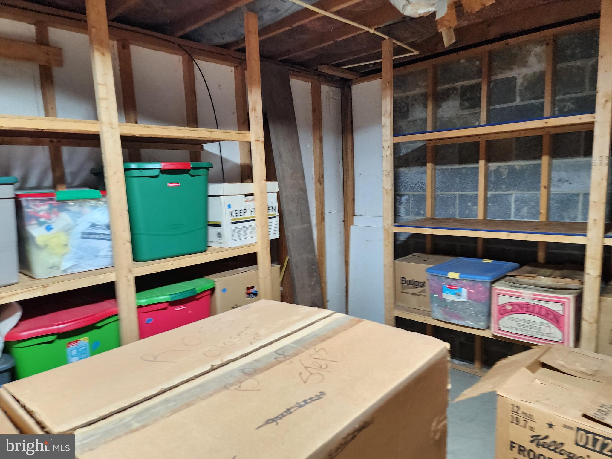 HOLLYWOOD SHORES - Residential