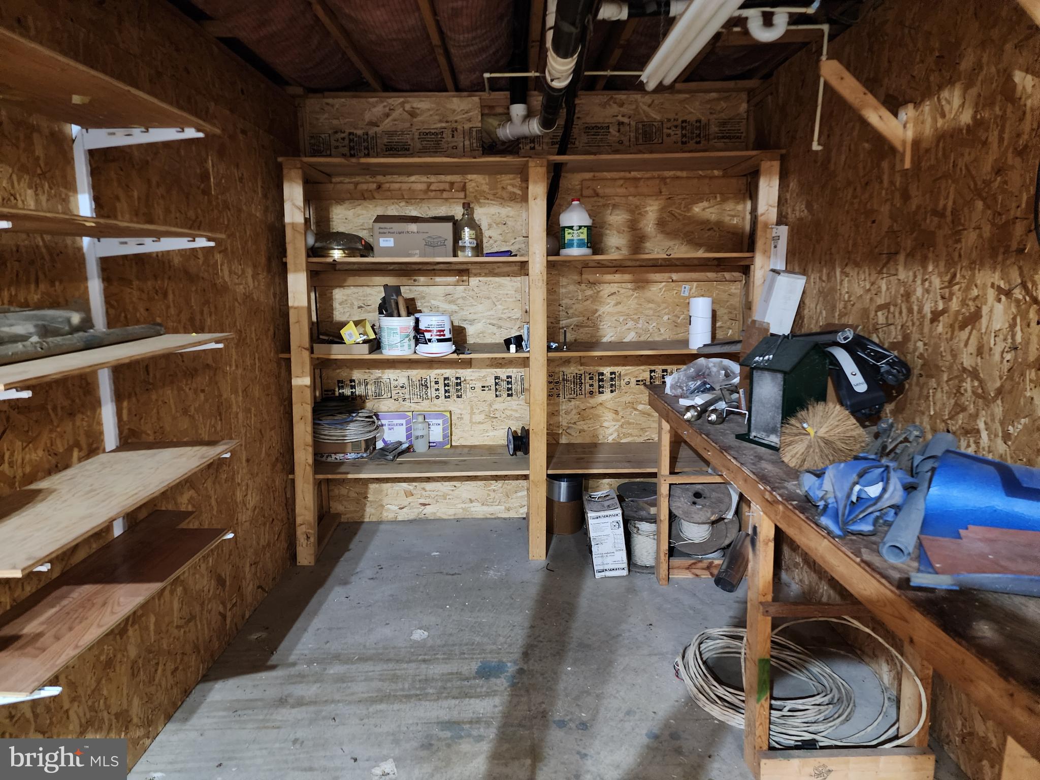 HOLLYWOOD SHORES - Residential