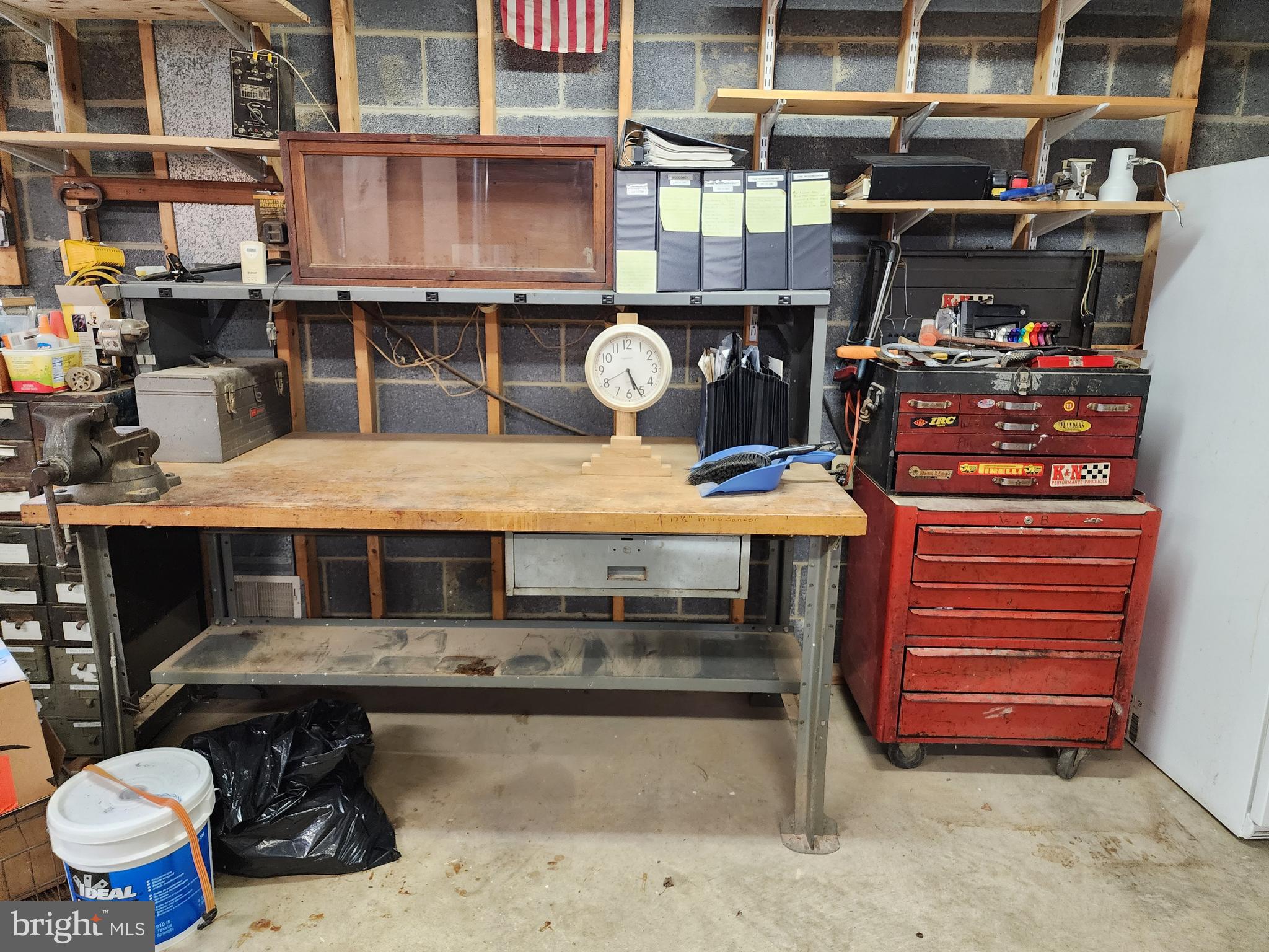 HOLLYWOOD SHORES - Residential