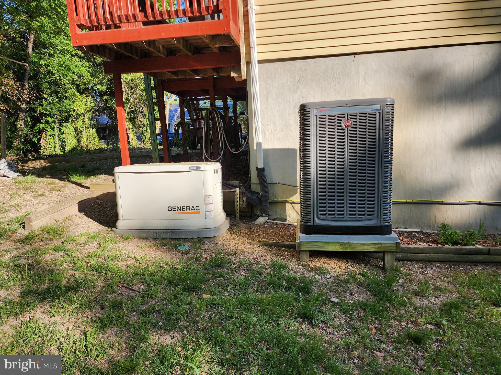 HOLLYWOOD SHORES - Residential