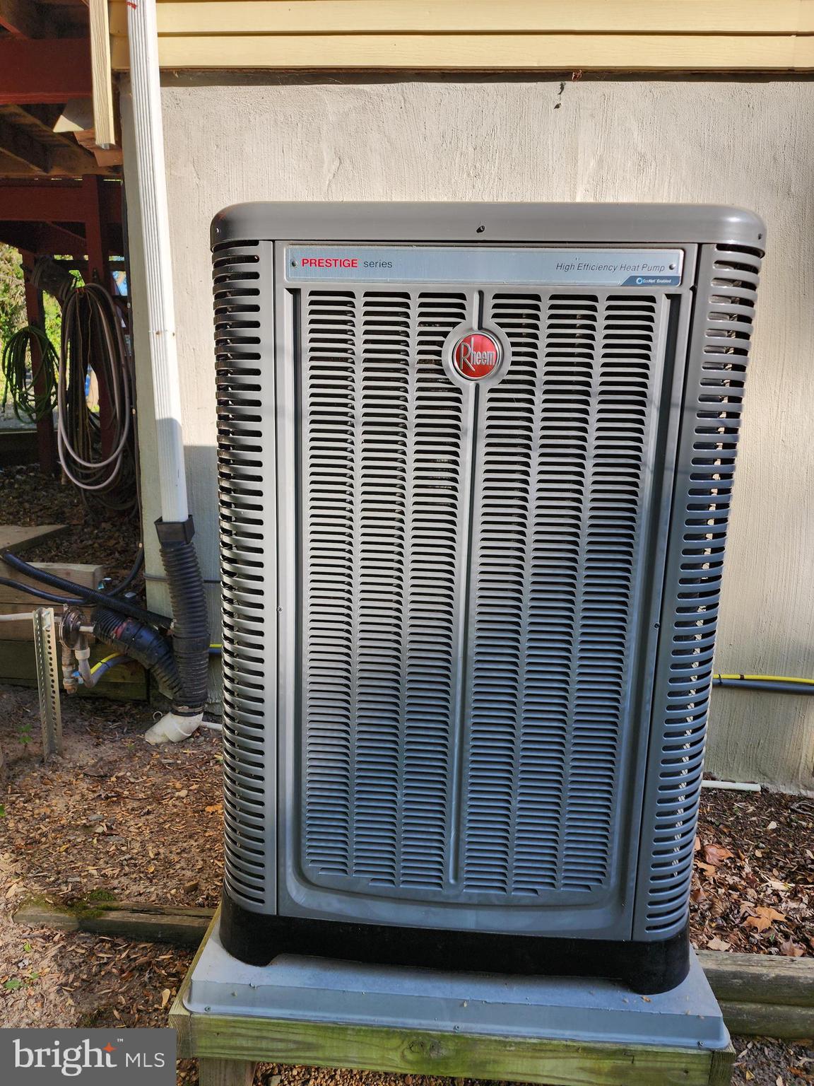 HOLLYWOOD SHORES - Residential