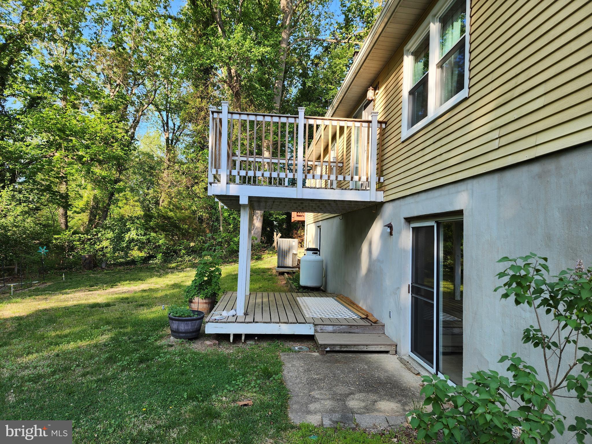 HOLLYWOOD SHORES - Residential