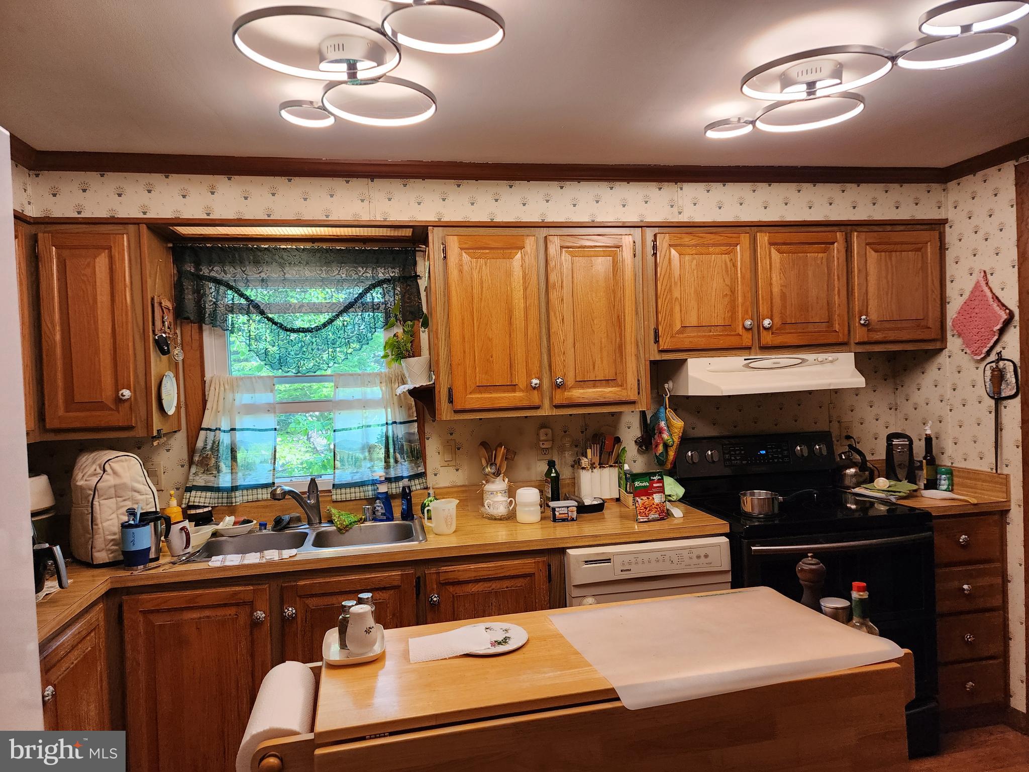 HOLLYWOOD SHORES - Residential