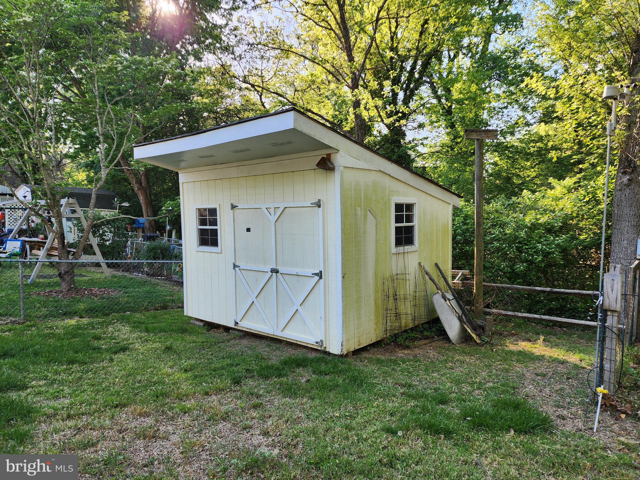 HOLLYWOOD SHORES - Residential