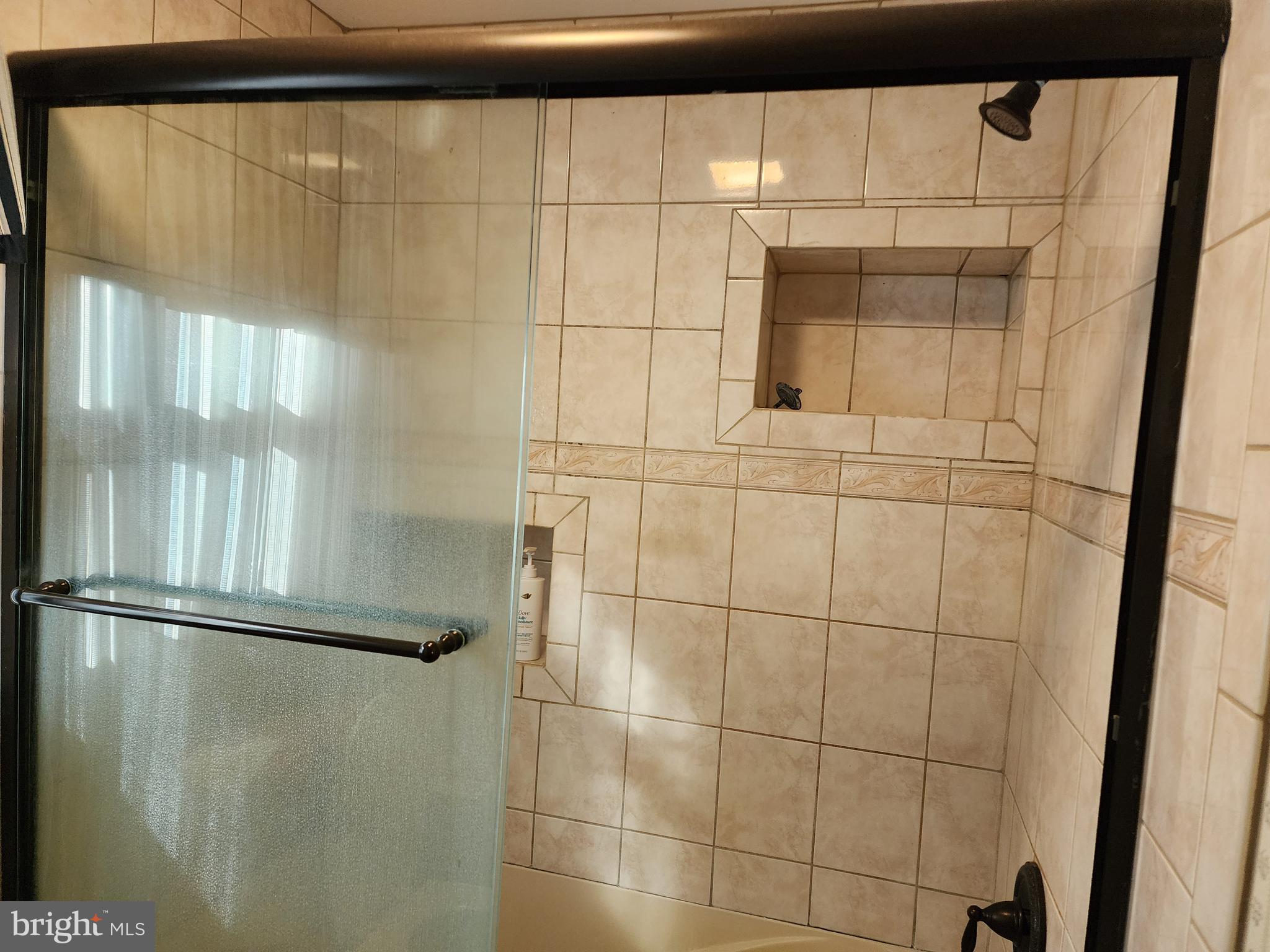 HOLLYWOOD SHORES - Residential