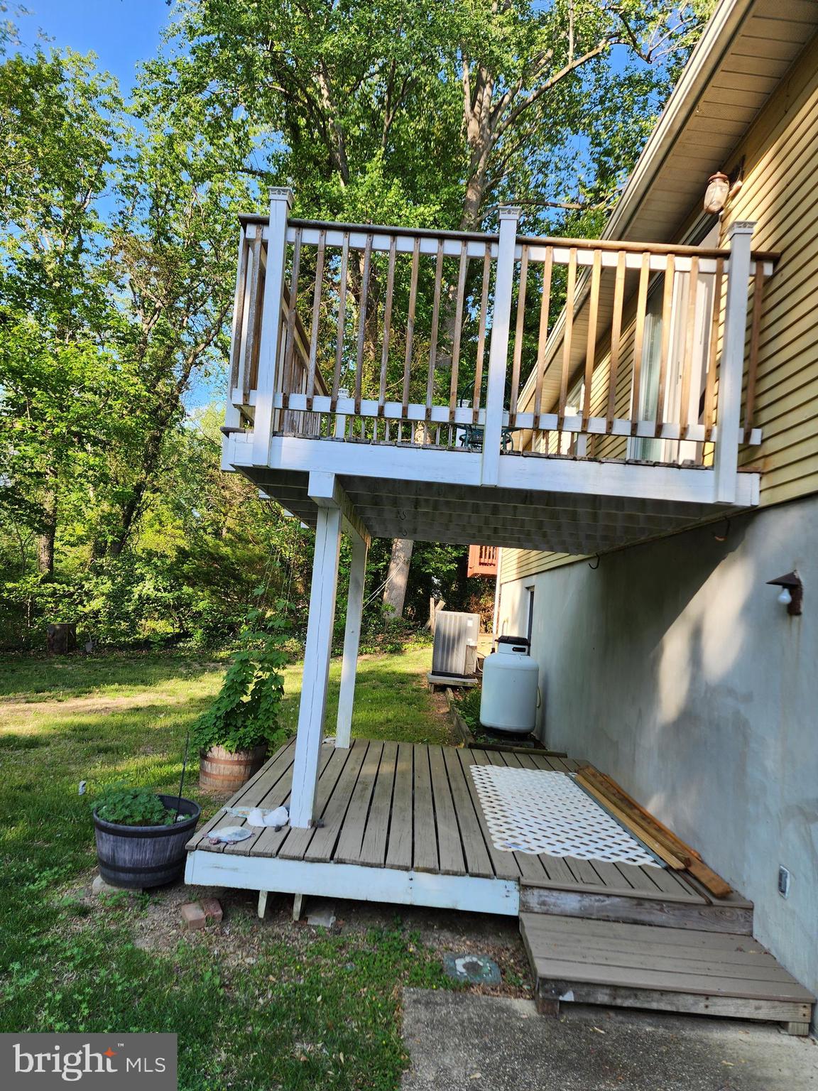 HOLLYWOOD SHORES - Residential