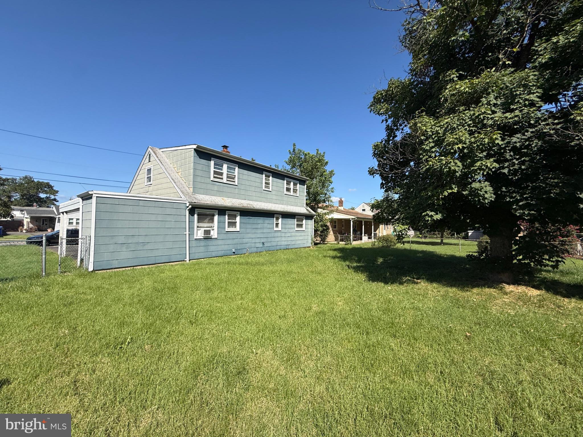423 HOLMES DRIVE