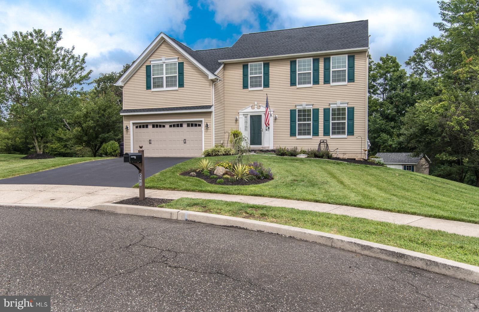 1102 AUTUMNVIEW LANE