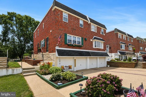 Townhouse For Sale - 9916 S Canterbury Road<br/> PHILADELPHIA, PA 19114