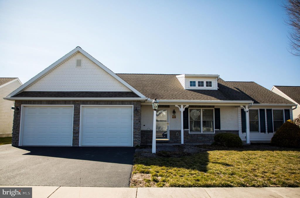 Photo of 927 CAMBRIDGE DR, MANHEIM, PA 17545 (MLS # PALA2032602)