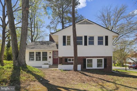 8405 RAVENSWOOD NEW CARROLLTON MD 20784