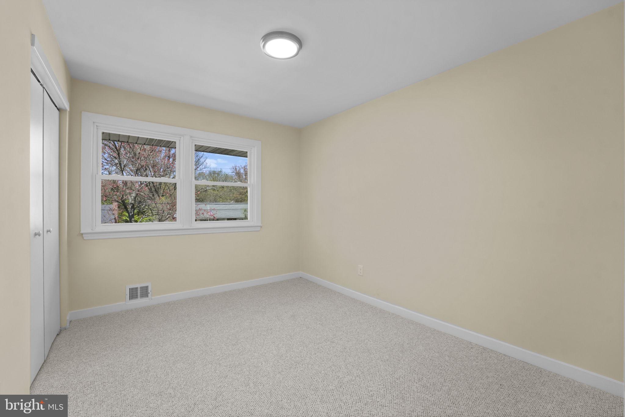 NEW CARROLLTON - Residential