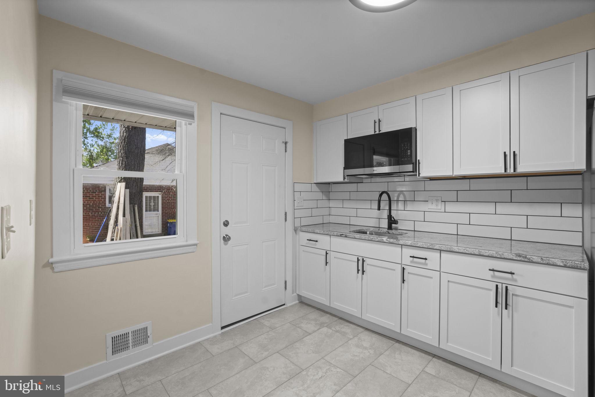 NEW CARROLLTON - Residential